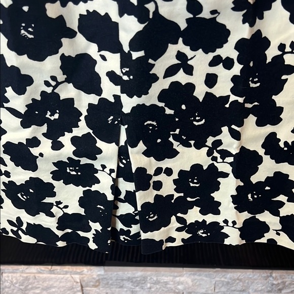 Loft Floral Black and White Floral Skirt size 6 - Picture 9 of 12